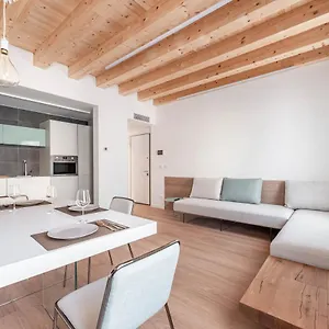  Appartamento Palazzo '900 Design Flats - Il Pittore Italia